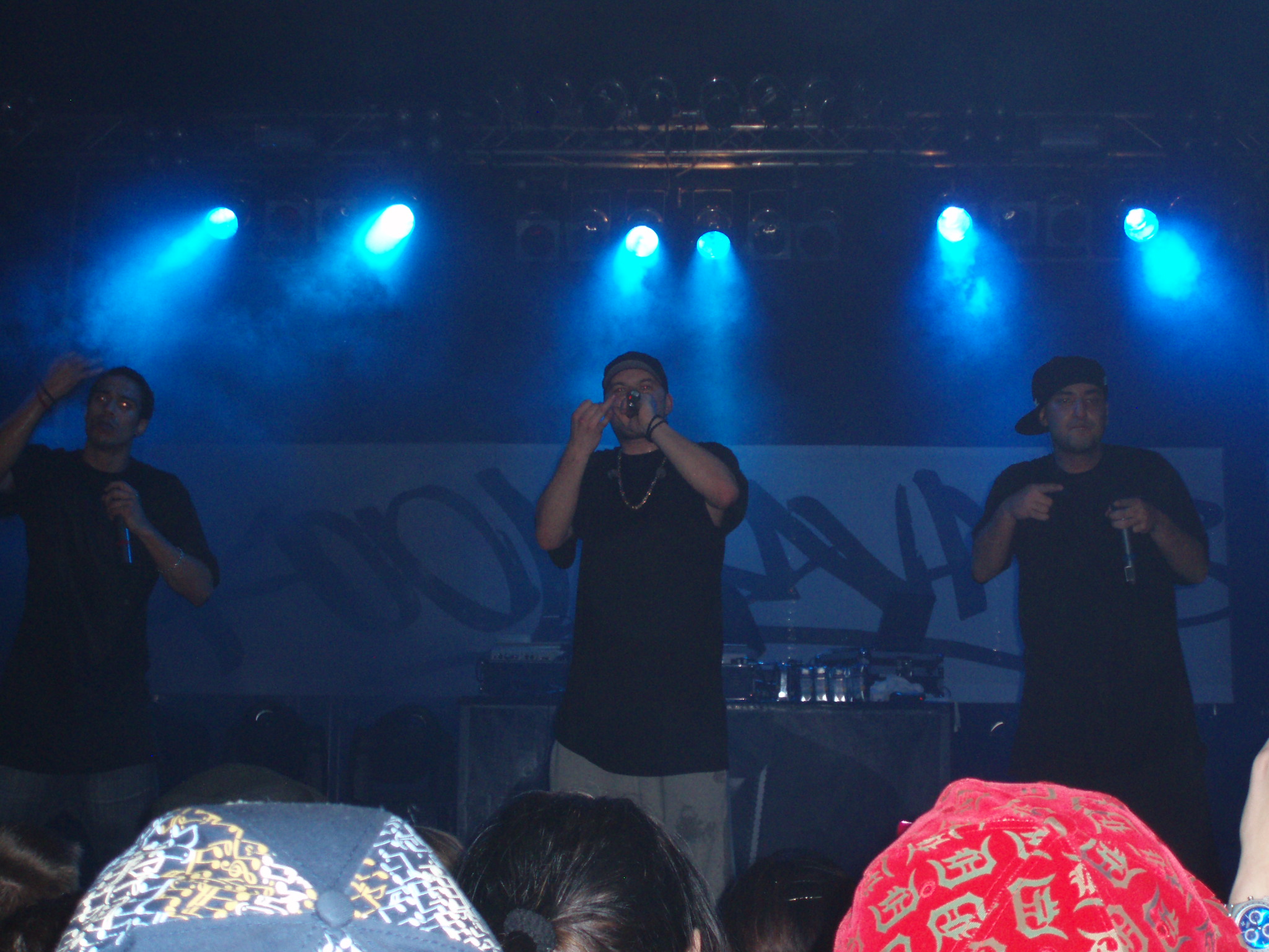Moe, Savas, Caput